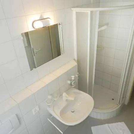 Monique Nr- 14 Appartement-fewo- Dusche Oder Bad- Wc 5-bettwohnung By Interhome